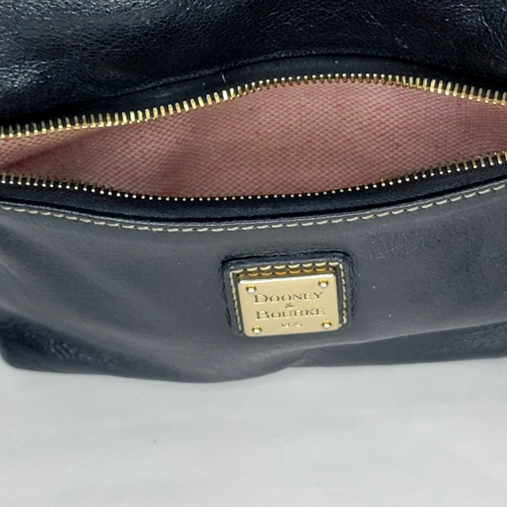 Dooney & Bourke Black Leather Crossbody Bag. P127‎